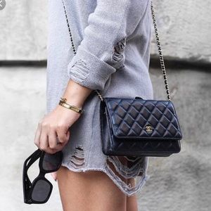 AUTHENTIC CHANEL. Wallet on a chain tote bag